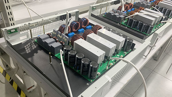 Каков принцип работы статического генератора реактивной мощности?